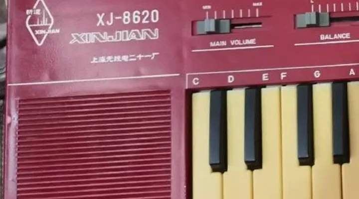 Potentially, this XJ-8620 electronic keyboard was manufactured from the same red plastic stock as the XJ8811 Apollo-8. Images cropped by me from Chinese internet marketplace listings.